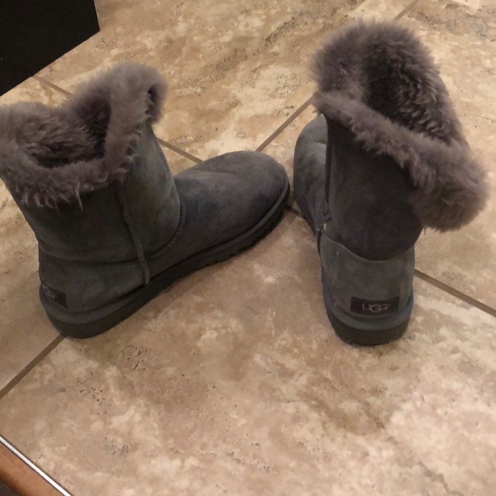 Authentic ugg boots - Picture 2 of 6